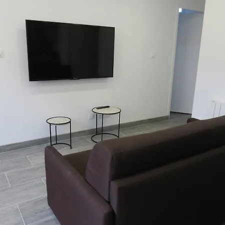 Renove Avec Wifi Bien Equipe Au Centre De - Ref 940 Apartment